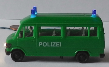 Preview: Polizeifahrzeug (6)