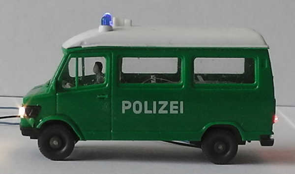Polizeifahrzeug (1)