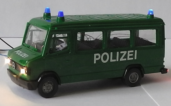 Polizeifahrzeug (2)